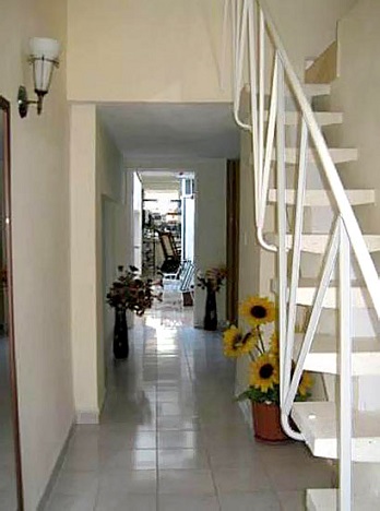 'Entrance hall' is what you can see in this casa particular picture. Casas particulares are an alternative to hotels in Cuba. Check our website cuba-particular.com often for new casas.
