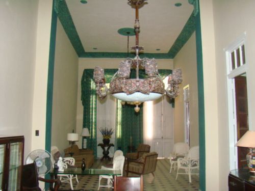 'Dining and Living room' is what you can see in this casa particular picture. Casas particulares are an alternative to hotels in Cuba. Check our website cuba-particular.com often for new casas.