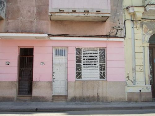 'Housefront' is what you can see in this casa particular picture. Casas particulares are an alternative to hotels in Cuba. Check our website cuba-particular.com often for new casas.