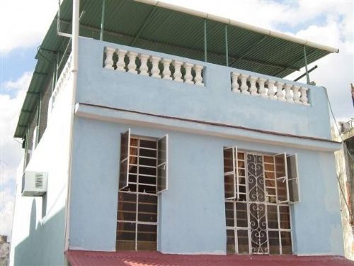 'Frente de la casa y terraza en la azotea' Casas particulares are an alternative to hotels in Cuba. Check our website cubaparticular.com often for new casas.