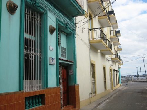 'Puerta de Calle' is what you can see in this casa particular picture. Casas particulares are an alternative to hotels in Cuba. Check our website cuba-particular.com often for new casas.