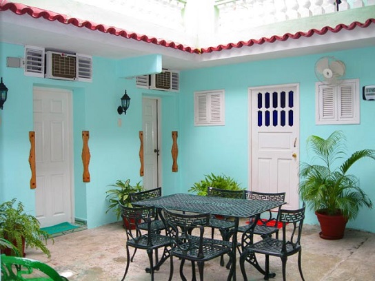 'Patio interior' is what you can see in this casa particular picture. Casas particulares are an alternative to hotels in Cuba. Check our website cuba-particular.com often for new casas.