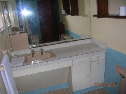 'Salle de bain' is what you can see in this casa particular picture. Casas particulares are an alternative to hotels in Cuba. Check our website cuba-particular.com often for new casas.