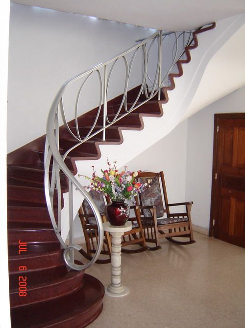 'Entrance' is what you can see in this casa particular picture. Casas particulares are an alternative to hotels in Cuba. Check our website cuba-particular.com often for new casas.