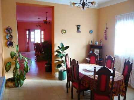 'Dining and living room' is what you can see in this casa particular picture. Casas particulares are an alternative to hotels in Cuba. Check our website cuba-particular.com often for new casas.