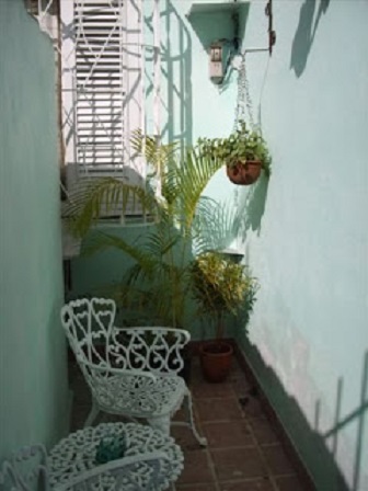 'Small Courtyard' is what you can see in this casa particular picture. Casas particulares are an alternative to hotels in Cuba. Check our website cuba-particular.com often for new casas.