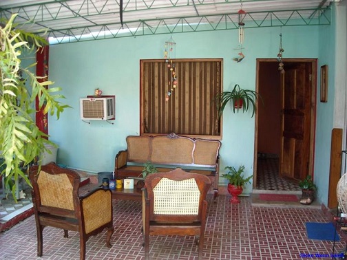 'Terrace at the back' is what you can see in this casa particular picture. Casas particulares are an alternative to hotels in Cuba. Check our website cuba-particular.com often for new casas.