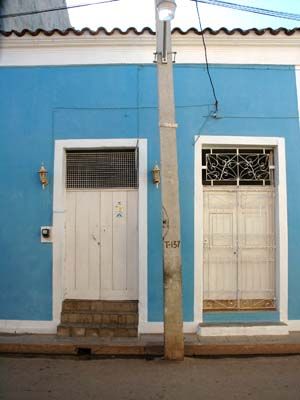 'Front door' is what you can see in this casa particular picture. Casas particulares are an alternative to hotels in Cuba. Check our website cuba-particular.com often for new casas.