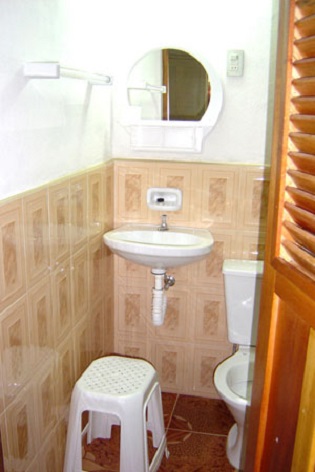 'Bathroom' is what you can see in this casa particular picture. Casas particulares are an alternative to hotels in Cuba. Check our website cuba-particular.com often for new casas.