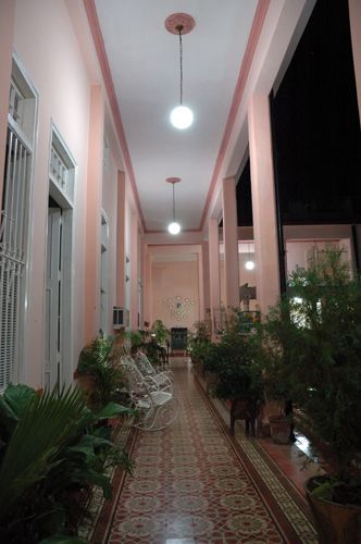'Hall inside the house' is what you can see in this casa particular picture. Casas particulares are an alternative to hotels in Cuba. Check our website cuba-particular.com often for new casas.