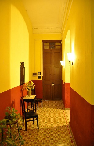 'Hall' is what you can see in this casa particular picture. Casas particulares are an alternative to hotels in Cuba. Check our website cuba-particular.com often for new casas.