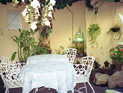 'Dining room' is what you can see in this casa particular picture. Casas particulares are an alternative to hotels in Cuba. Check our website cuba-particular.com often for new casas.
