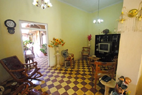 'Sala de estar' is what you can see in this casa particular picture. Casas particulares are an alternative to hotels in Cuba. Check our website cuba-particular.com often for new casas.